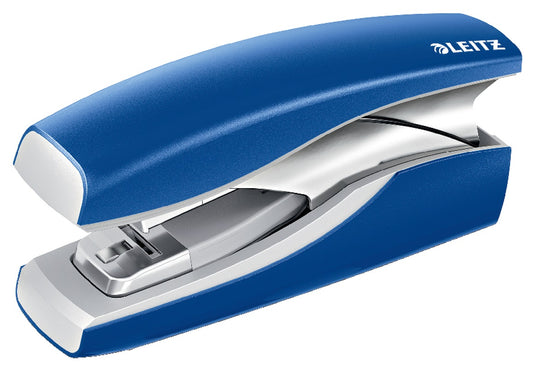 Capsator Metalic Leitz Softpress Nexxt Series, 30 Coli, 200 Capse Softpress Incluse, Albastru